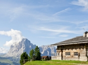 huette-bergpanorama-dolomiten-groeden