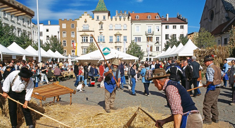 Brot- und Strudelmarkt auf dem Brixner Domplatz