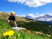 Das Ski- und Wandergebiet Plose im Frühling, im Hintergrund die ersten Berge der Dolomiten