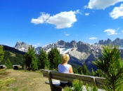 Geislerpanorama auf dem Familienwanderweg WoodyWalk im Wanderparadies Plose