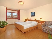 gasthof-zur-sonne-lajen-schlafzimmer