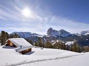 seurasas-winter-almhuette-dolomiten