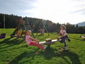 hof-zerund-kastelruth-spielplatz