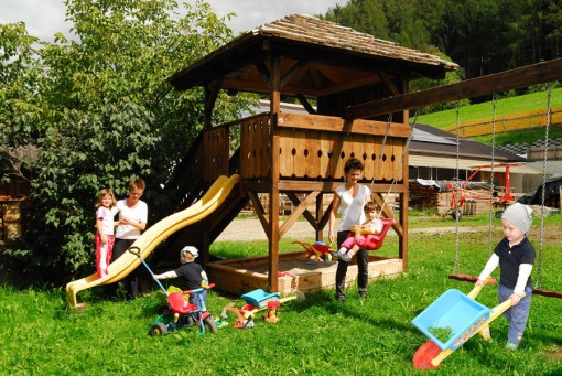 huberhof-brixen-spielplatz