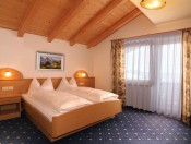 pension-sonnenhof-meransen-zimmer