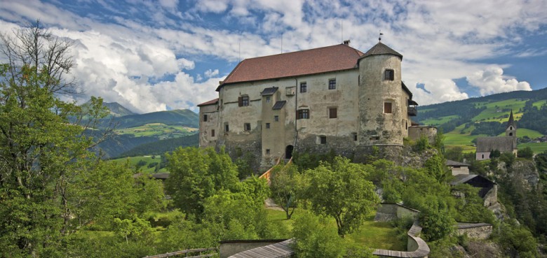  Das 900 Jahre alte Schloss Rodenegg bei Rodeneck