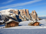 winter-almhuette-seiser-alm