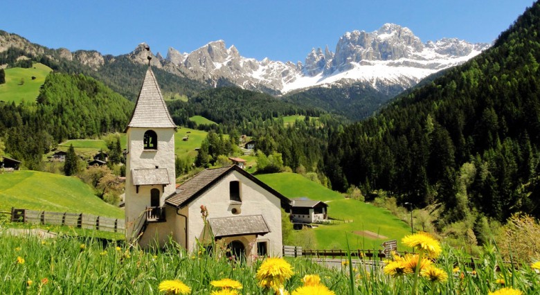 St. Zyprian bei Tiers am Rosengarten im Frühling