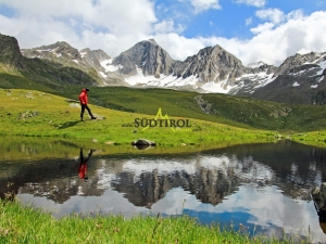 bergsteiger-im-pfossental-dahinter-hohe-weisse