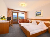 Zimmer und Ferienwohnungen der Familienpension Dolomitenblick